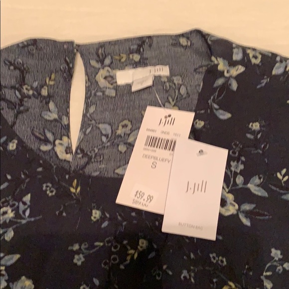 J Jill scoop neck floral printed blouse in… - Picture 4 of 4
